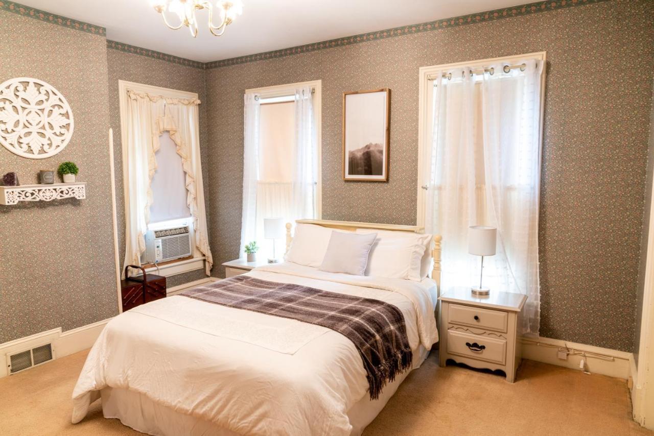 Charming Executive Victorian Mansion W/ Free Parking - Near Bucknell Villa Milton Bagian luar foto