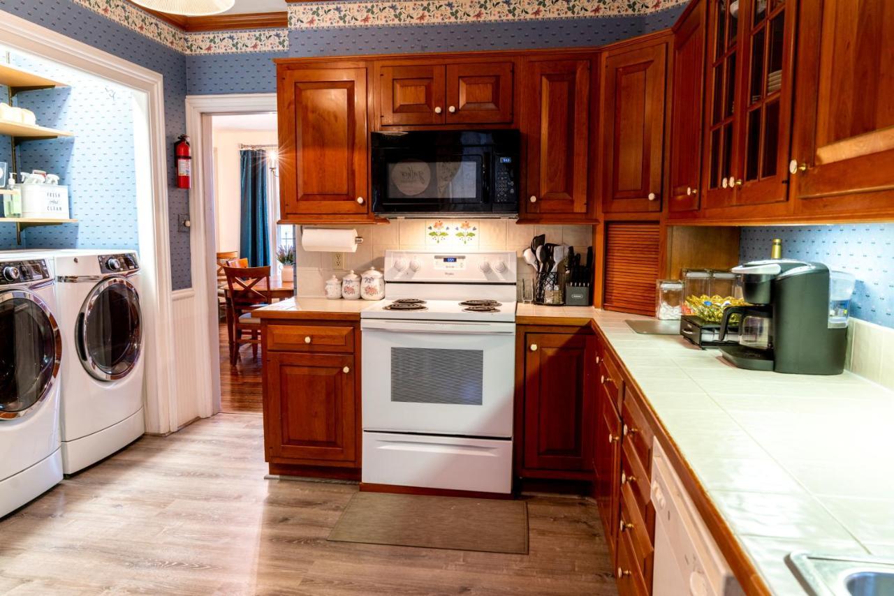 Charming Executive Victorian Mansion W/ Free Parking - Near Bucknell Villa Milton Bagian luar foto