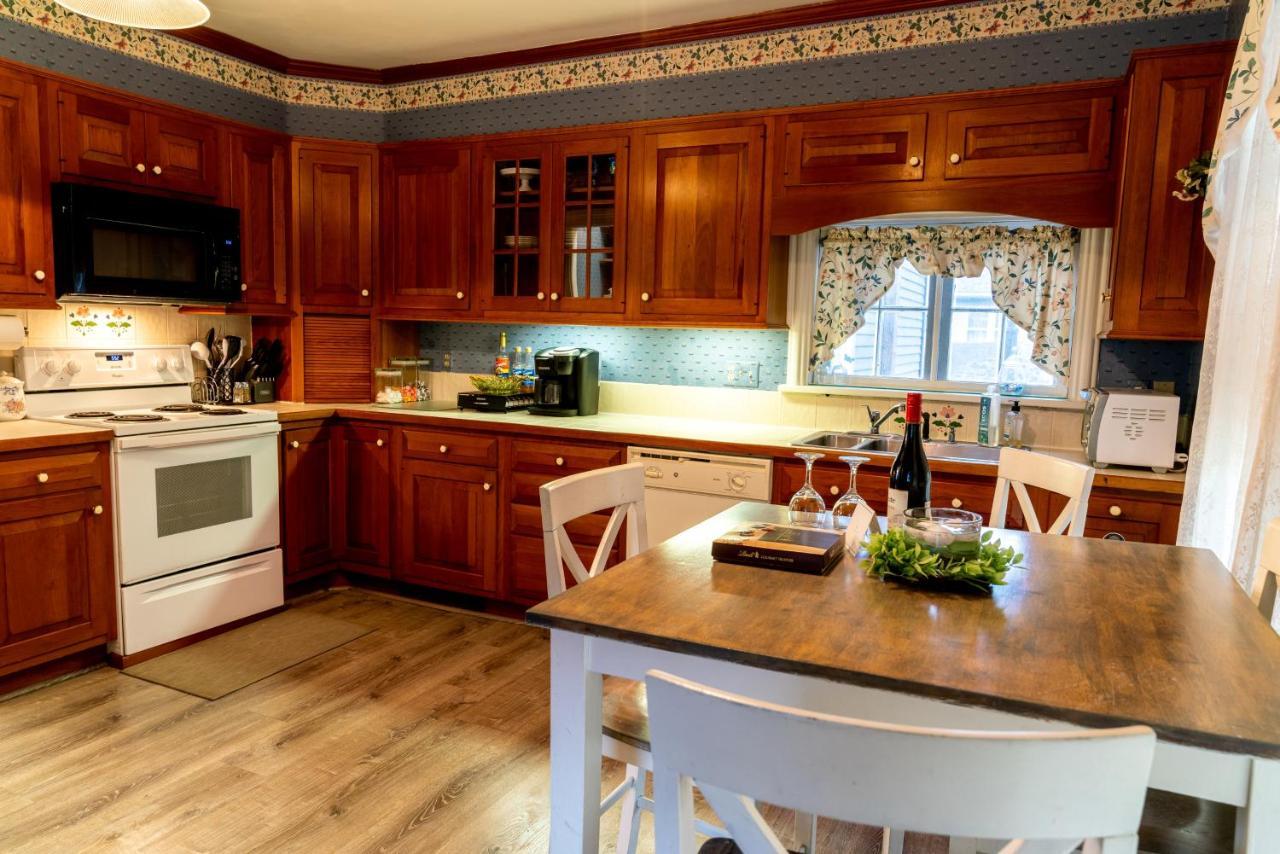 Charming Executive Victorian Mansion W/ Free Parking - Near Bucknell Villa Milton Bagian luar foto