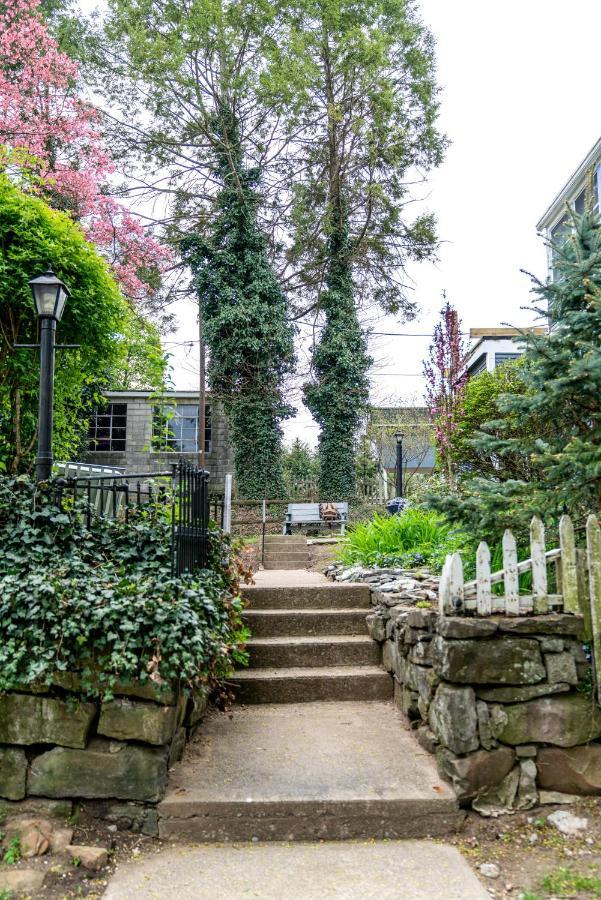Charming Executive Victorian Mansion W/ Free Parking - Near Bucknell Villa Milton Bagian luar foto