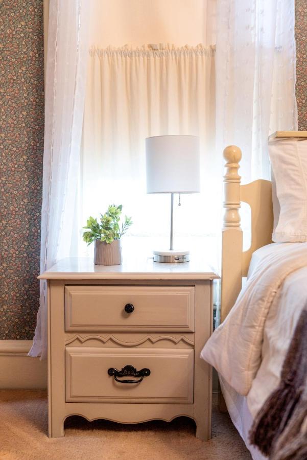 Charming Executive Victorian Mansion W/ Free Parking - Near Bucknell Villa Milton Bagian luar foto
