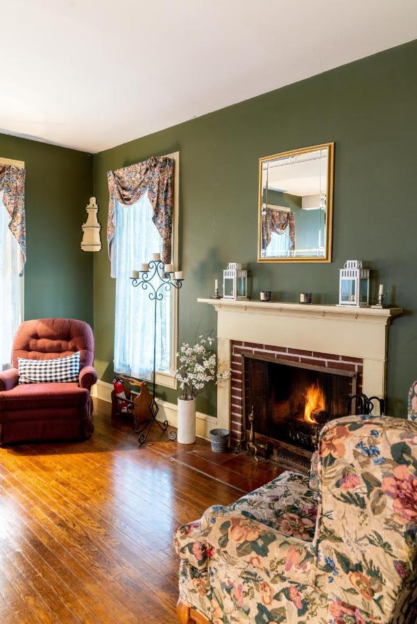 Charming Executive Victorian Mansion W/ Free Parking - Near Bucknell Villa Milton Bagian luar foto
