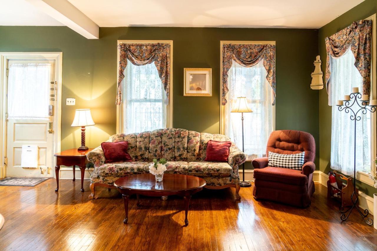 Charming Executive Victorian Mansion W/ Free Parking - Near Bucknell Villa Milton Bagian luar foto