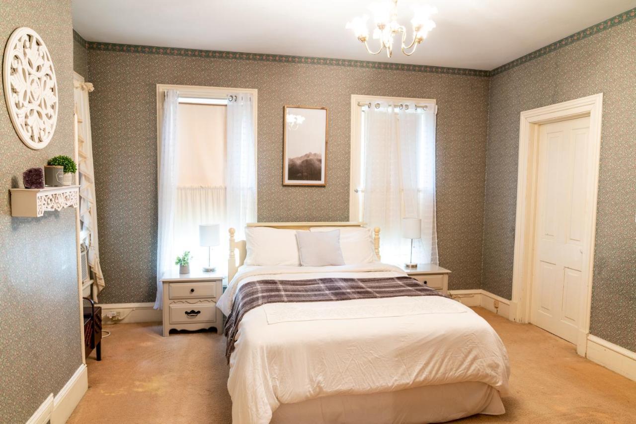 Charming Executive Victorian Mansion W/ Free Parking - Near Bucknell Villa Milton Bagian luar foto